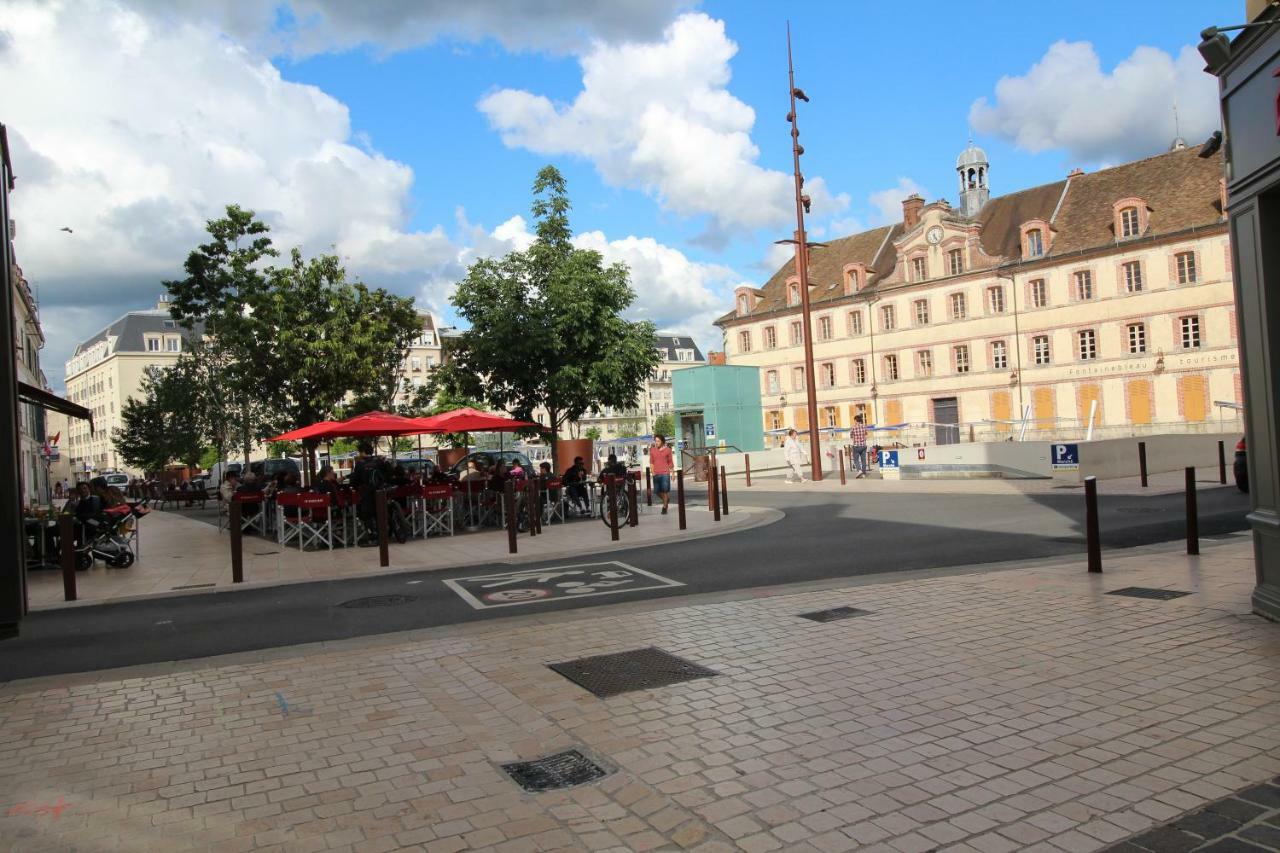 Studio Royal By Beds4Wanderlust - Place Du Marche Avec Parking Prive Fontainebleau Zewnętrze zdjęcie